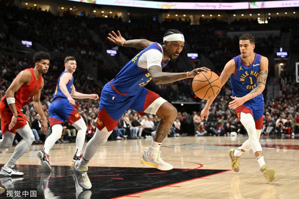 他在场上总 他在场上总