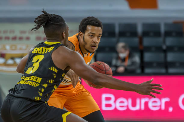 镇定自若 镇定自若