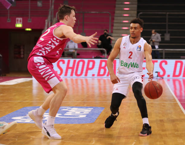 逐步完善自 逐步完善自